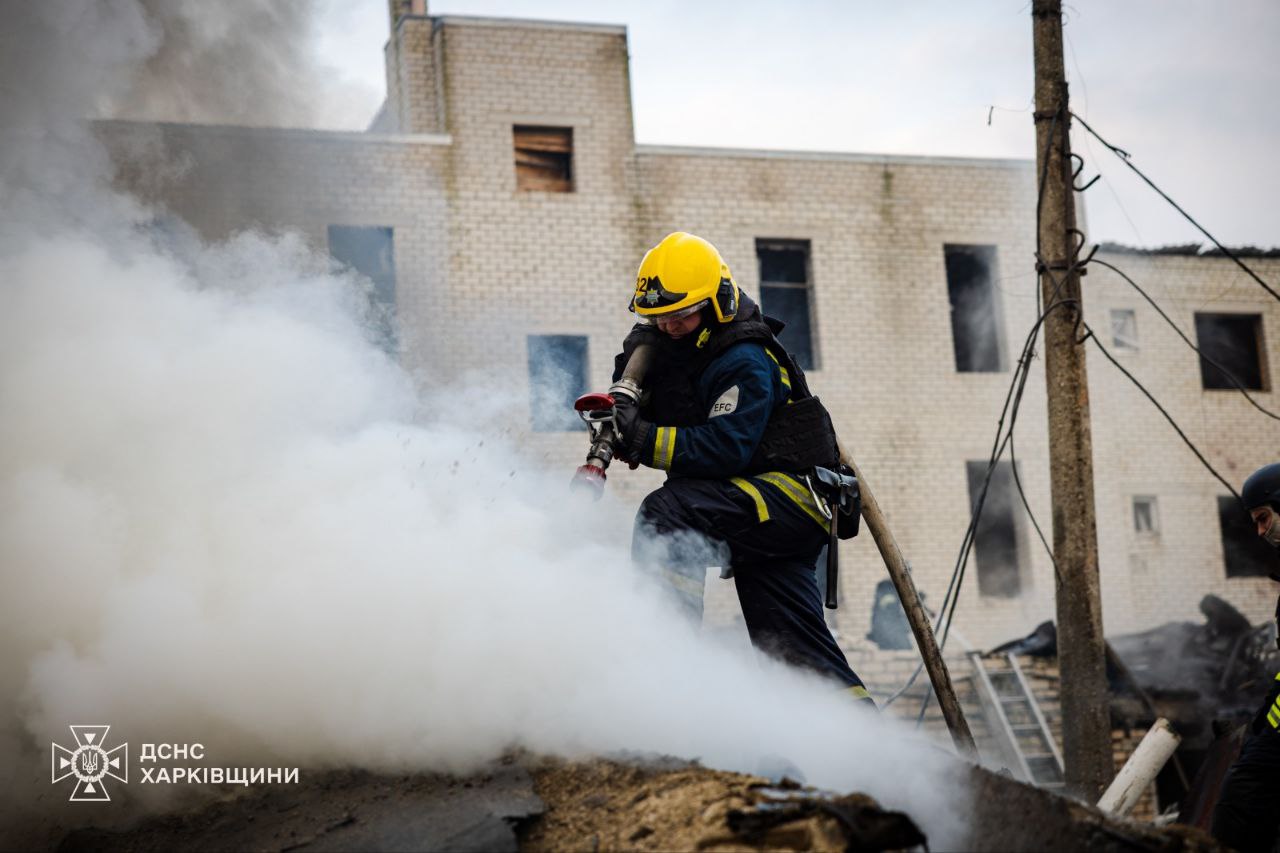 Продовжують рятувальні роботи на місці вибуху рятувальники: Новини Харкова