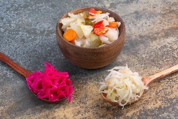 "Заварний" салат: пікантна овочева закуска на швидку руку