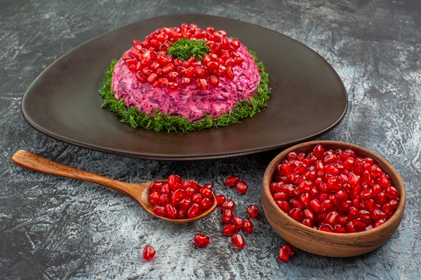 Святковий пісний паштет: буряк, квасоля та яскравий гранат