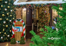 У харківському метро засяяли вогниками ялинка та будиночок Святого Миколая (фото)