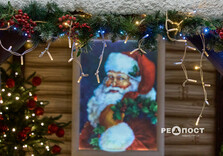 У харківському метро засяяли вогниками ялинка та будиночок Святого Миколая (фото)