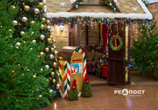 У харківському метро засяяли вогниками ялинка та будиночок Святого Миколая (фото)