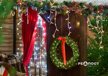 У харківському метро засяяли вогниками ялинка та будиночок Святого Миколая (фото)