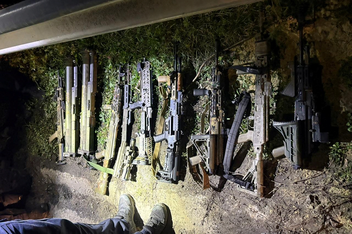 Іноземець намагався ввезти у Харків автомати Калашникова та гранатомети