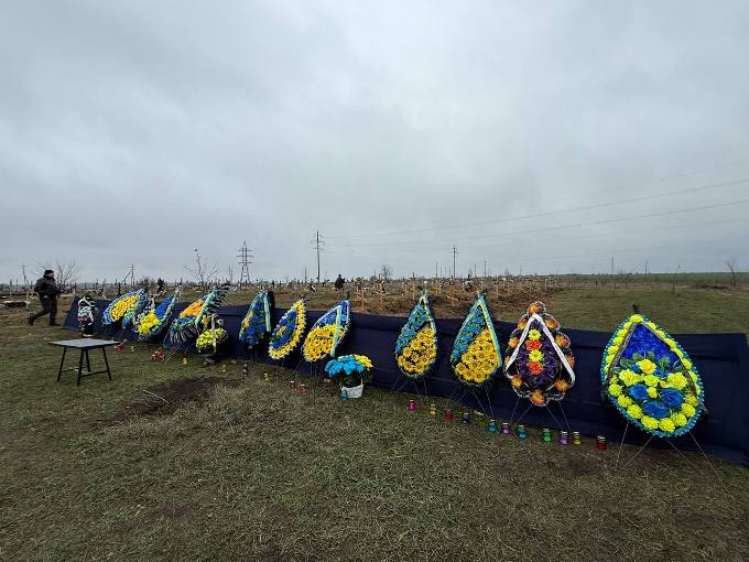 Траурна панахида в Ізюмі за 449 жертв окупації