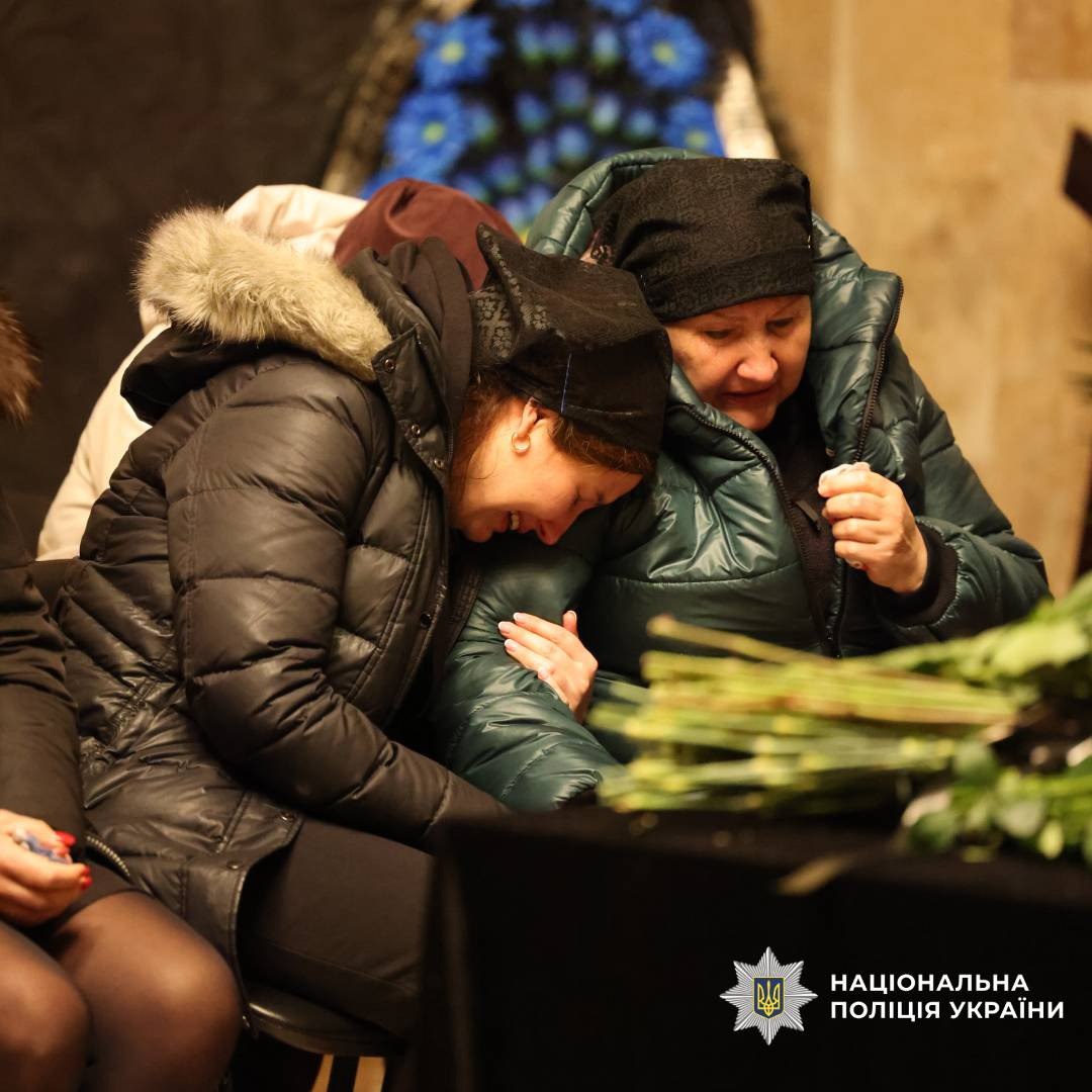 Проводили в останню путь бійця полку поліції особливого призначення Анатолія Петіка: Новини Харкова