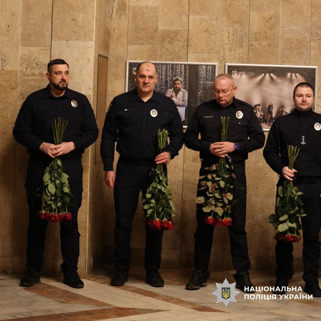 Проводили в останню путь бійця полку поліції особливого призначення Анатолія Петіка: Новини Харкова