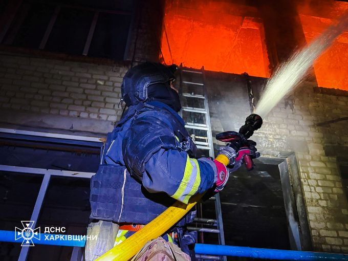 Новини Харкова: пожежа після удару БпЛА по навчальному закладу Підсереднього