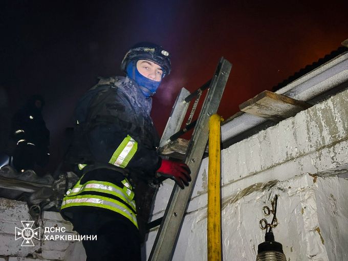 Новини Харкова: пожежа після удару БпЛА по навчальному закладу Підсереднього