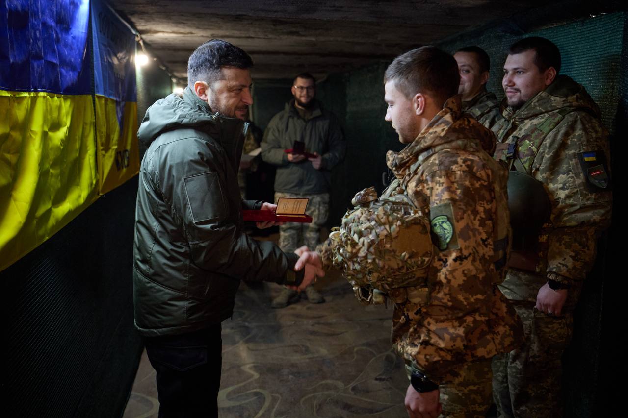 Президент України на Харківщині нагородив оборонців Куп'янська (фото)