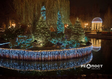 У Центральному парку Харкова тимчасово увімкнули святкову ілюмінацію (фото)