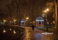 У Центральному парку Харкова тимчасово увімкнули святкову ілюмінацію (фото)