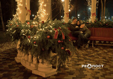 У Центральному парку Харкова тимчасово увімкнули святкову ілюмінацію (фото)