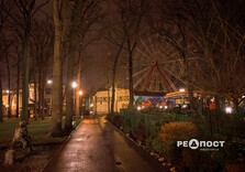 У Центральному парку Харкова тимчасово увімкнули святкову ілюмінацію (фото)