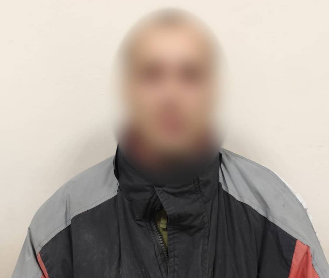 Грабіж серед білого дня: в Харкові у жінки з дитиною вирвали сумку