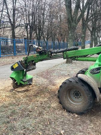 «Харківзеленбуд» усуває наслідки буревію в місті