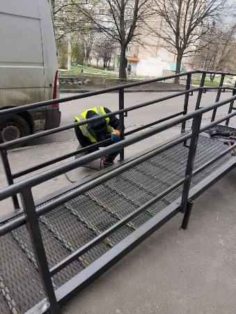 У Харкові за рік встановили 36 пандусів у житлових будинках