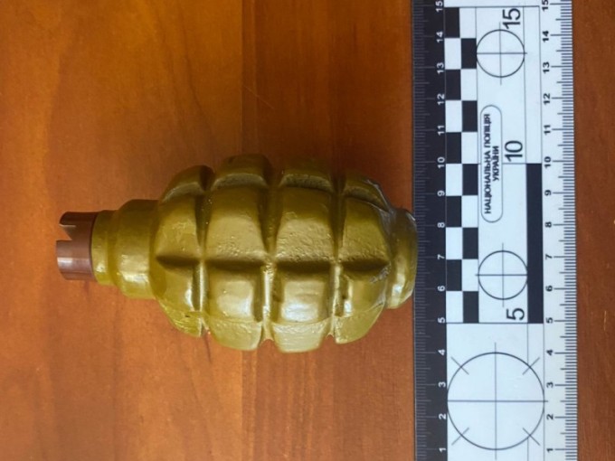 Жителю Чугуєва повідомили про підозру за зберігання бойової гранати вдома