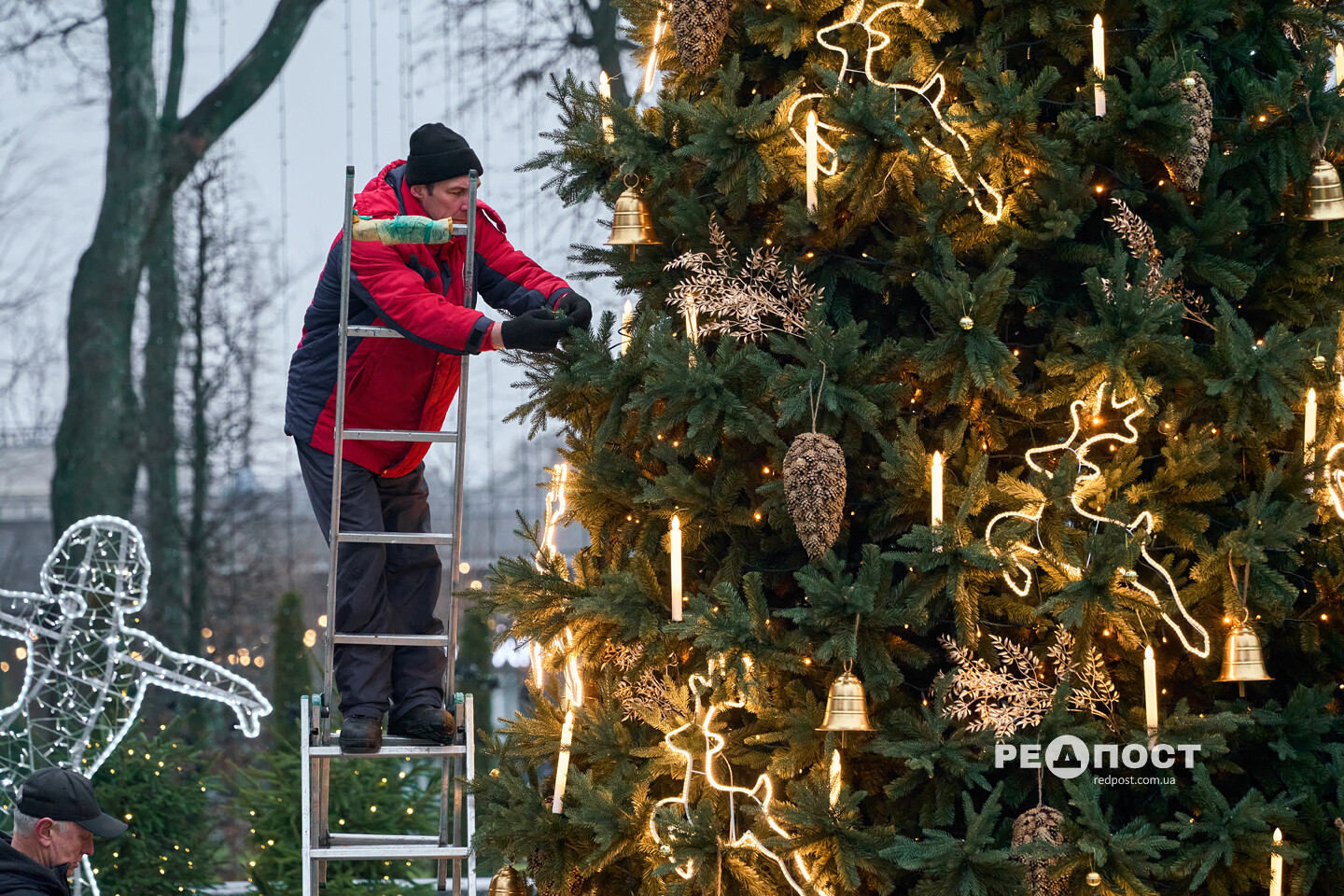 Сад Шевченко у Харкові готують до свят (фото)