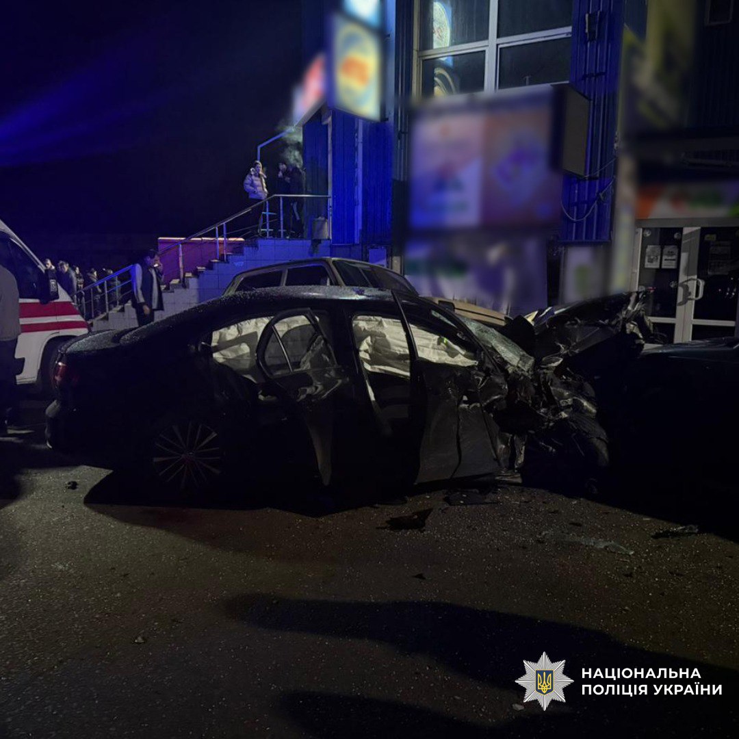 Шукають водія, який спричинив ДТП у Змієві на Харківщині (фото)