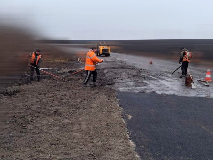Дорогу поблизу Золочева відновлено після ракетного удару