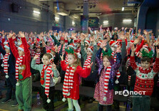 Для дітей з Новобаварського району організували новорічне свято (фото)