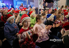 Для дітей з Новобаварського району організували новорічне свято (фото)