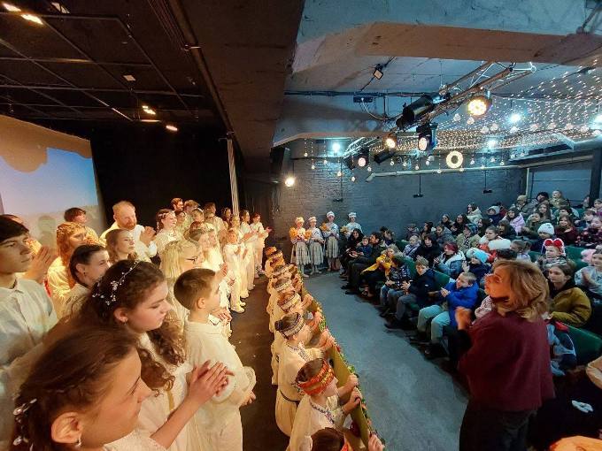 Новини Харкова: вистава «Міо – син короля» та подарунки для юних митців