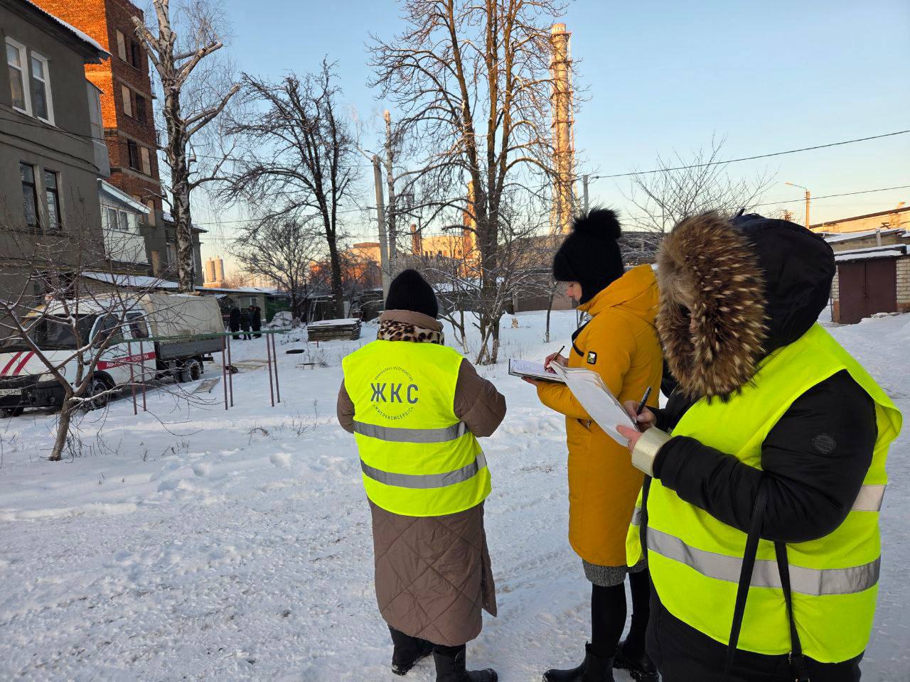 Комунальники Харкова усувають наслідки ударів росіян