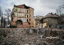 У Харкові продовжуються роботи на місці влучання російських ракет (фото)