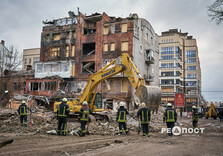 У Харкові продовжуються роботи на місці влучання російських ракет (фото)