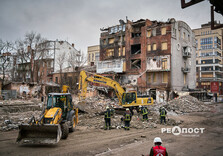 У Харкові продовжуються роботи на місці влучання російських ракет (фото)