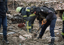 У Харкові продовжуються роботи на місці влучання російських ракет (фото)