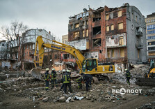 У Харкові продовжуються роботи на місці влучання російських ракет (фото)