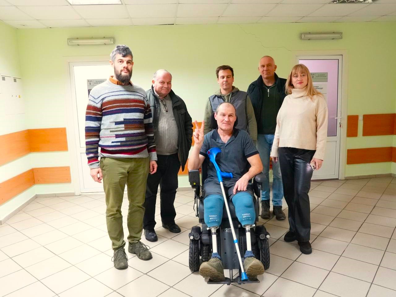Ветерани, які проходять лікування та реабілітацію на Харківщині, отримали сучасні інвалідні візки