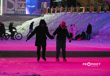 Харків'яни зробили ковзанку під відомим мостом (фото)