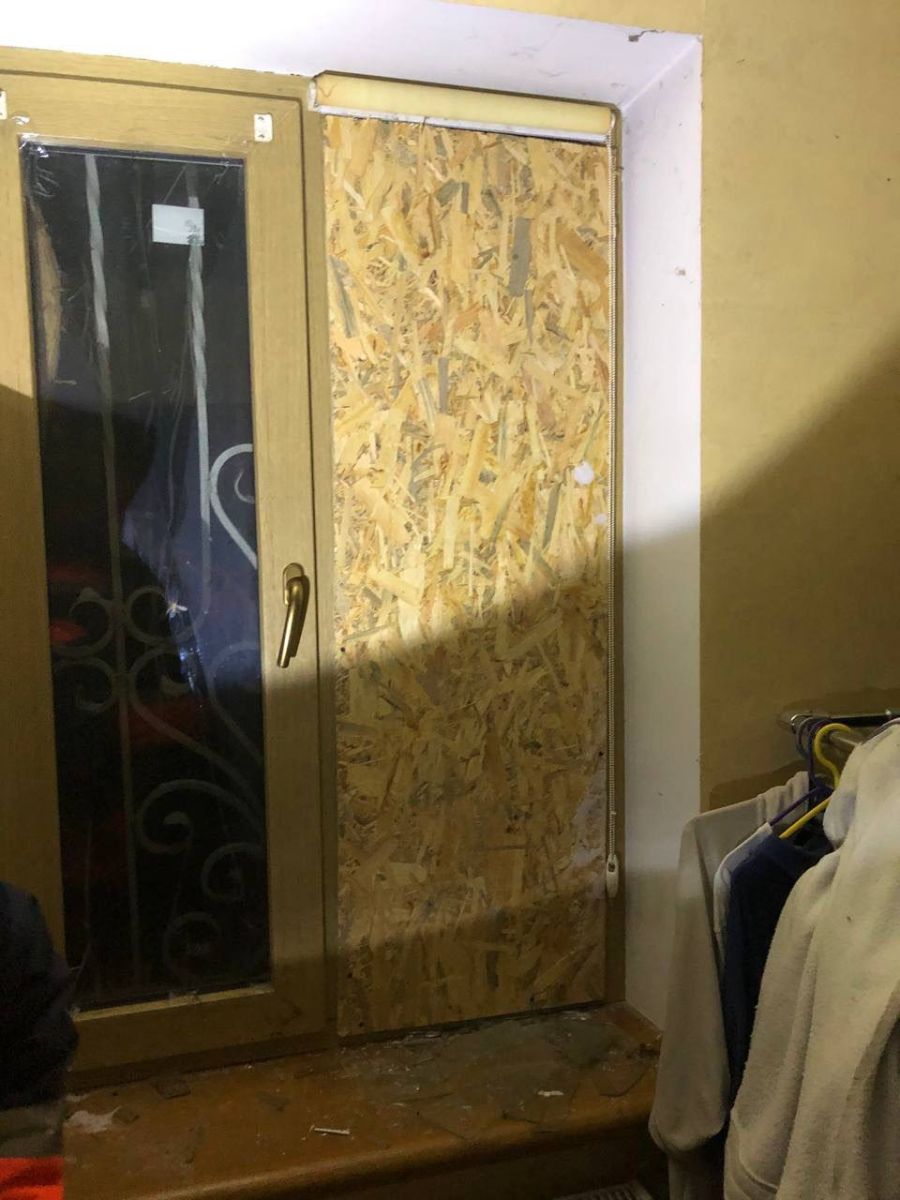 Новини Харкова: комунальники закрили контури в будинках після обстрілу