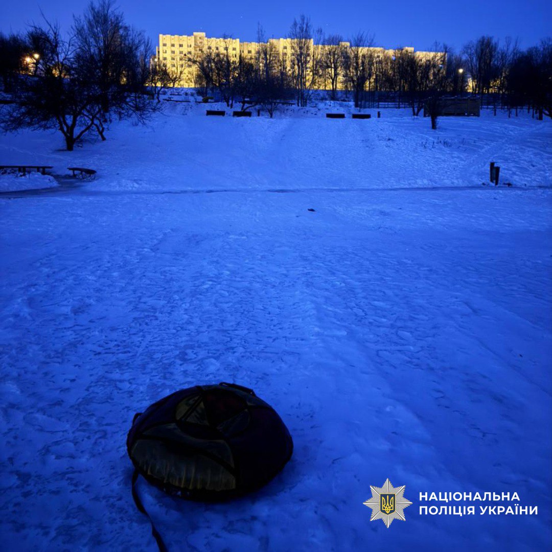 У Харкові 70-річна жінка загинула під час катання з гірки