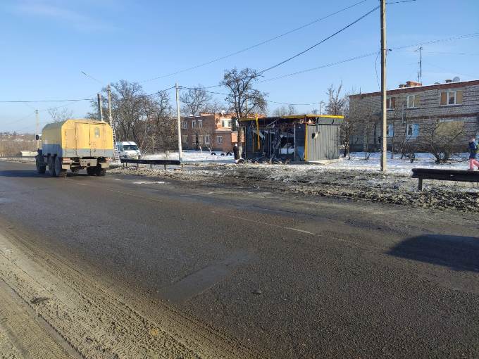 У Мерефі оперативно відновили дорогу після атаки БпЛА (фото)