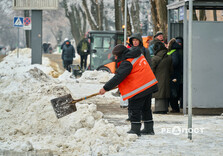 У Харкові проводяться сезонні снігоприбиральні роботи (фото)