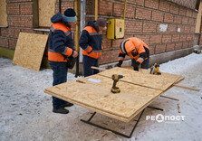 В Індістріальному районі Харкова усувають наслідки масованої ворожої атаки (фото)