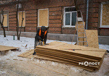 В Індістріальному районі Харкова усувають наслідки масованої ворожої атаки (фото)