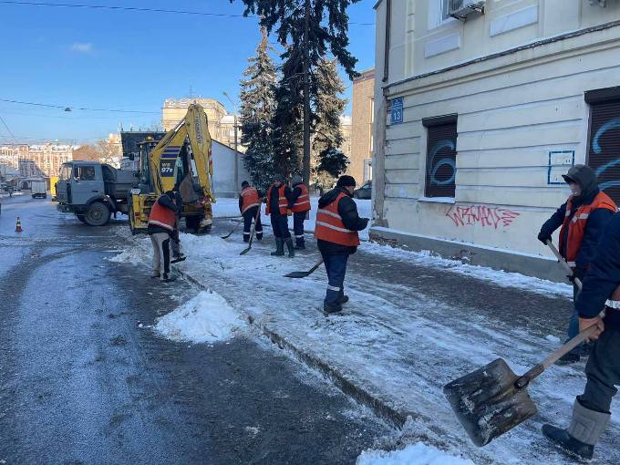 Новини Харкова: масове прибирання снігу після негоди