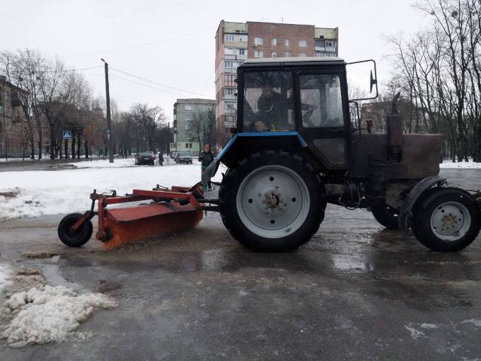 Новини Харкова: прибирання снігу в парках міста