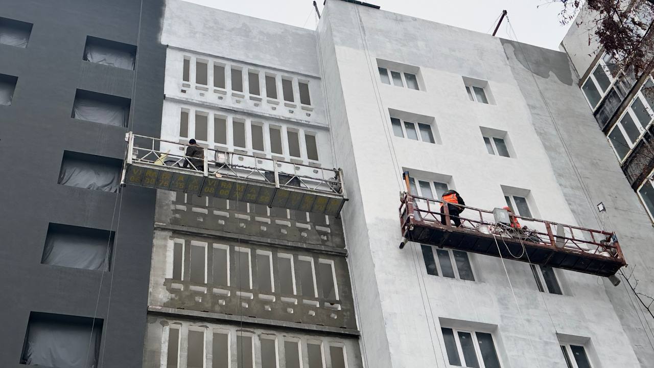 У Харкові продовжують відновлювати житловий фонд, пошкоджений під час ворожих обстрілів