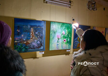 Спочатку з ліхтариками, потім зі світлом: У Харкові відкрилася художня виставка (фото)