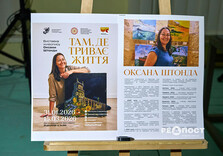 Спочатку з ліхтариками, потім зі світлом: У Харкові відкрилася художня виставка (фото)