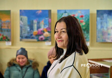 Спочатку з ліхтариками, потім зі світлом: У Харкові відкрилася художня виставка (фото)