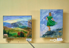 Спочатку з ліхтариками, потім зі світлом: У Харкові відкрилася художня виставка (фото)