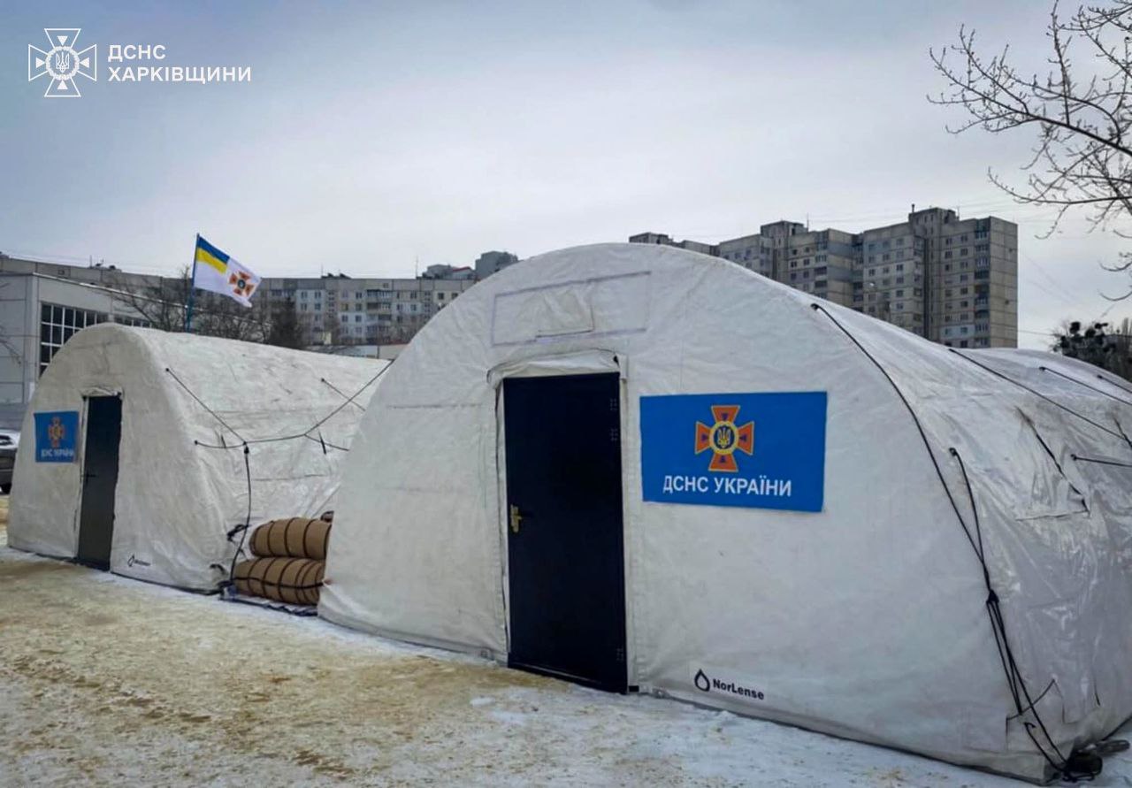 Харківські рятувальники розгорнули мобільні Пункти незламності